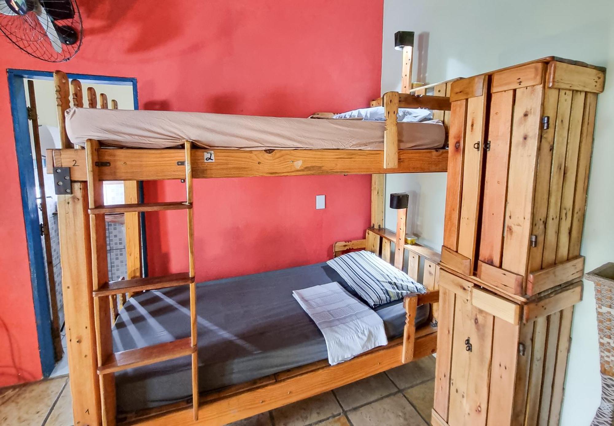 Chapada Backpackers Hostel Agencia เลนโซยส์ ภายนอก รูปภาพ