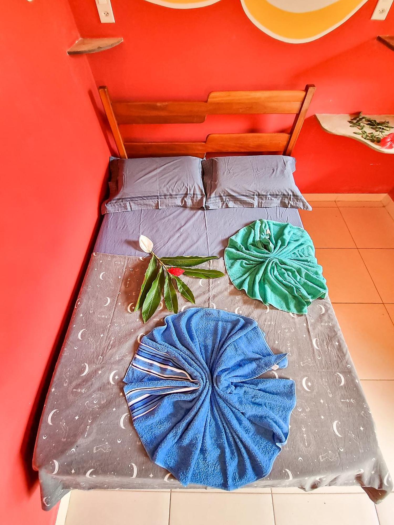 Chapada Backpackers Hostel Agencia เลนโซยส์ ภายนอก รูปภาพ