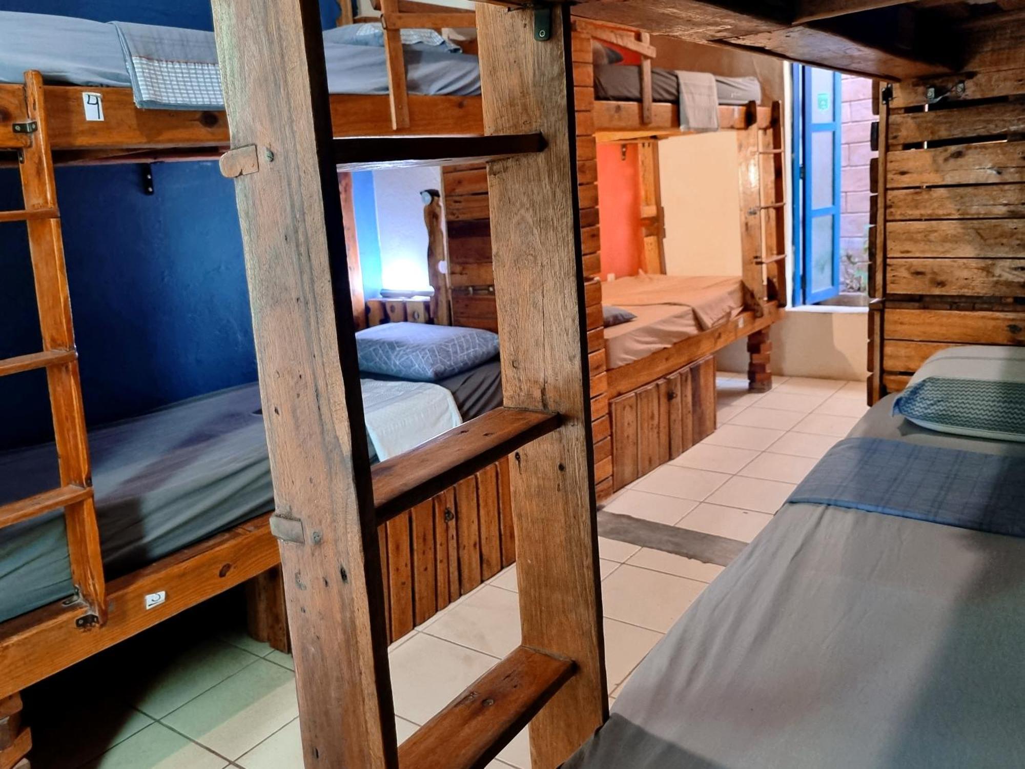 Chapada Backpackers Hostel Agencia เลนโซยส์ ภายนอก รูปภาพ