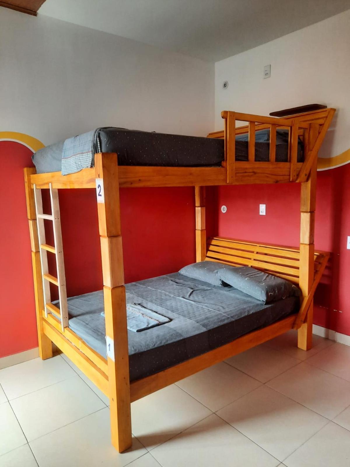 Chapada Backpackers Hostel Agencia เลนโซยส์ ภายนอก รูปภาพ