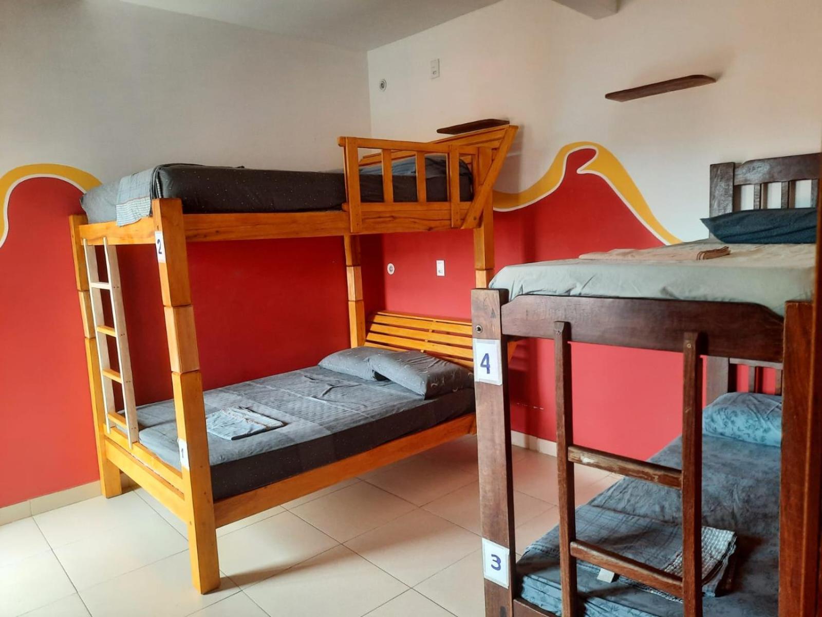 Chapada Backpackers Hostel Agencia เลนโซยส์ ภายนอก รูปภาพ